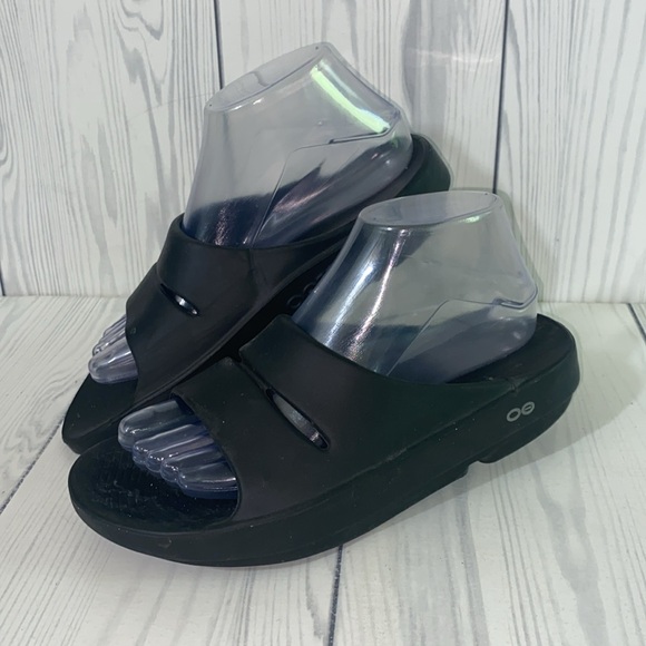 OOFOS Slides - Picture 2 of 5